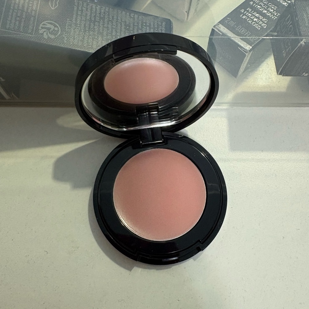 Estée Lauder lip balm - Picture 3 of 4